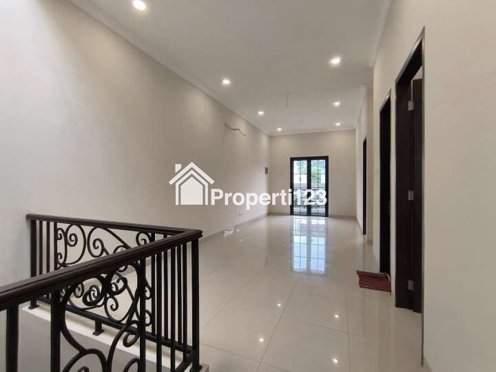Rumah Brand New Desain Classic Modern Pondok Bambu Jakarta Timur - 7