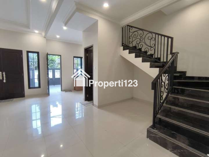 Rumah Brand New Desain Classic Modern Pondok Bambu Jakarta Timur - 6
