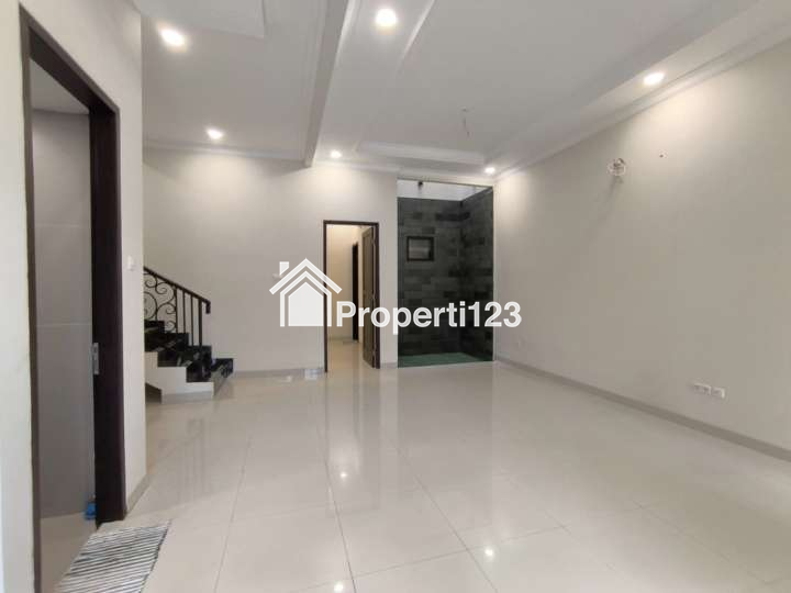 Rumah Brand New Desain Classic Modern Pondok Bambu Jakarta Timur - 3