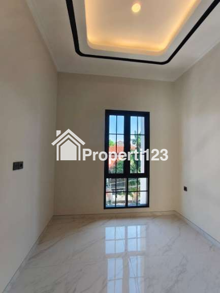 Rumah Baru Grees Lokasi Manyar Jaya Surabaya - 12