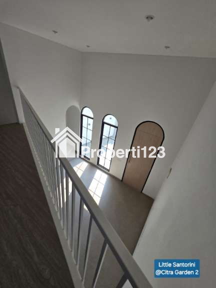 Turun Harga, Dijual Cepat Rumah di Little Santorini, Citra Garden 2, Kalideres, Jakarta Barat - 3