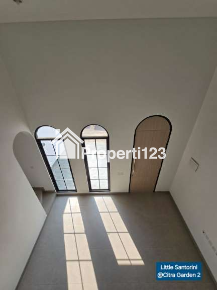 Turun Harga, Dijual Cepat Rumah di Little Santorini, Citra Garden 2, Kalideres, Jakarta Barat - 7