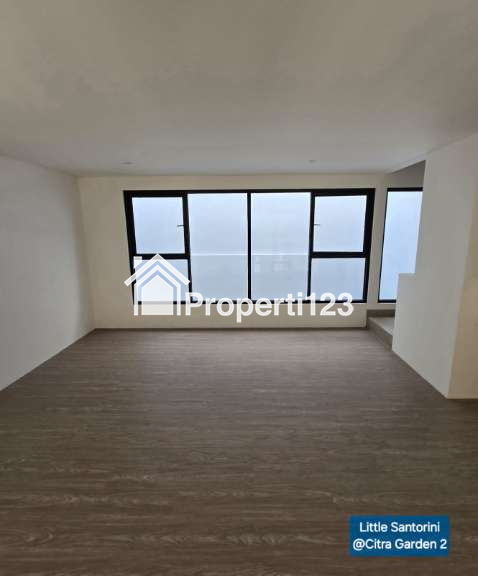 Turun Harga, Dijual Cepat Rumah di Little Santorini, Citra Garden 2, Kalideres, Jakarta Barat - 6