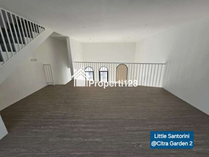 Turun Harga, Dijual Cepat Rumah di Little Santorini, Citra Garden 2, Kalideres, Jakarta Barat - 8