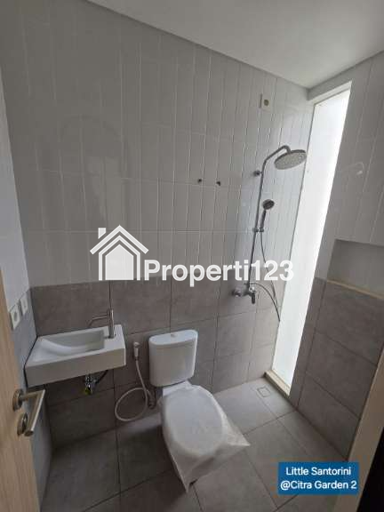 Turun Harga, Dijual Cepat Rumah di Little Santorini, Citra Garden 2, Kalideres, Jakarta Barat - 5