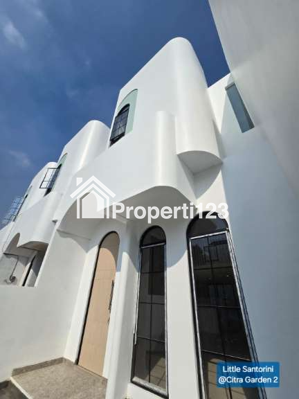Turun Harga, Dijual Cepat Rumah di Little Santorini, Citra Garden 2, Kalideres, Jakarta Barat - 2