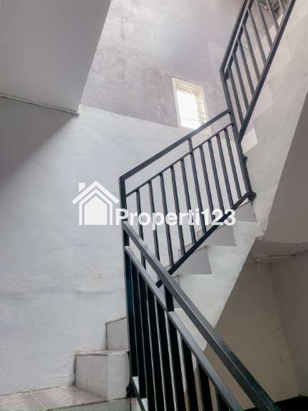 Rumah Murah Full Furnished Di Perum Kebraon Surabaya Selatan - 2