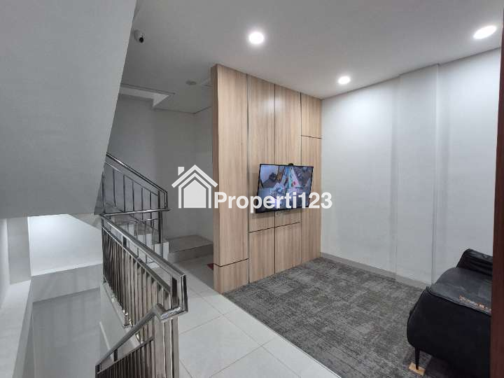Dijual Ruko Kantor Full Furnished 3,5 Lantai di Pejaten - Siap Pakai - 5