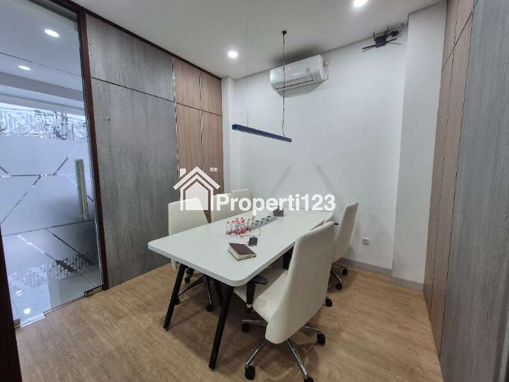 Dijual Ruko Kantor Full Furnished 3,5 Lantai di Pejaten - Siap Pakai - 3