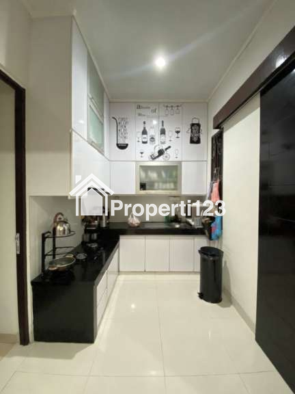 Rumah Hoek Samping Taman Asera One South Harapan Indah Bekasi - 8
