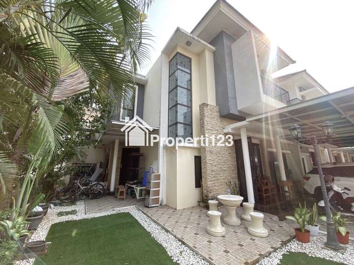 Rumah Hoek Samping Taman Asera One South Harapan Indah Bekasi - 2