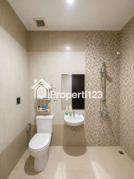 Rumah Hoek Samping Taman Asera One South Harapan Indah Bekasi - 16