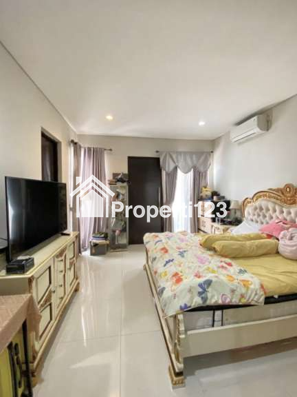 Rumah Hoek Samping Taman Asera One South Harapan Indah Bekasi - 11