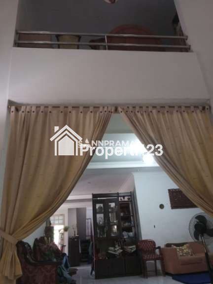 Rumah 3 lantai cocok untuk kost2an di Srengseng Sawah Jakarta Selatan - 2