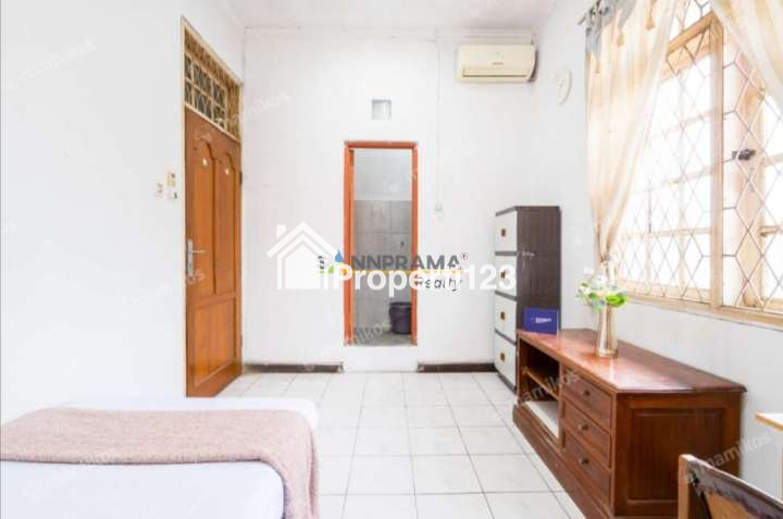 Rumah 3 lantai cocok untuk kost2an di Srengseng Sawah Jakarta Selatan - 11