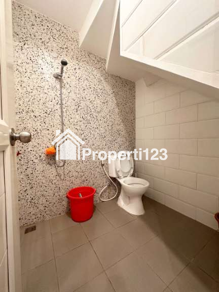 Dijual Rumah Second Terawat Bonus Furniture di Cilangkap Jakarta Timur - 7