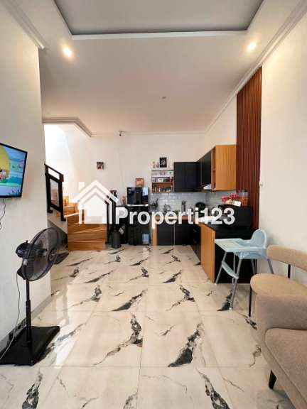 Dijual Rumah Second Terawat Bonus Furniture di Cilangkap Jakarta Timur - 4