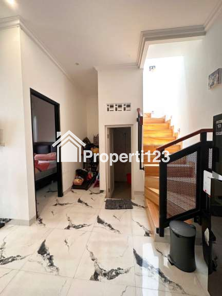 Dijual Rumah Second Terawat Bonus Furniture di Cilangkap Jakarta Timur - 6