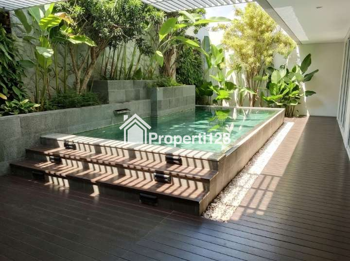 DILALUINYA UNIT HOOK MEWAH! RUMAH PRIMARY FULLY FURNISHED DENGAN PRIVATE POOL DI CLUSTER HILLARY SUMMARECON BANDUNG - 2