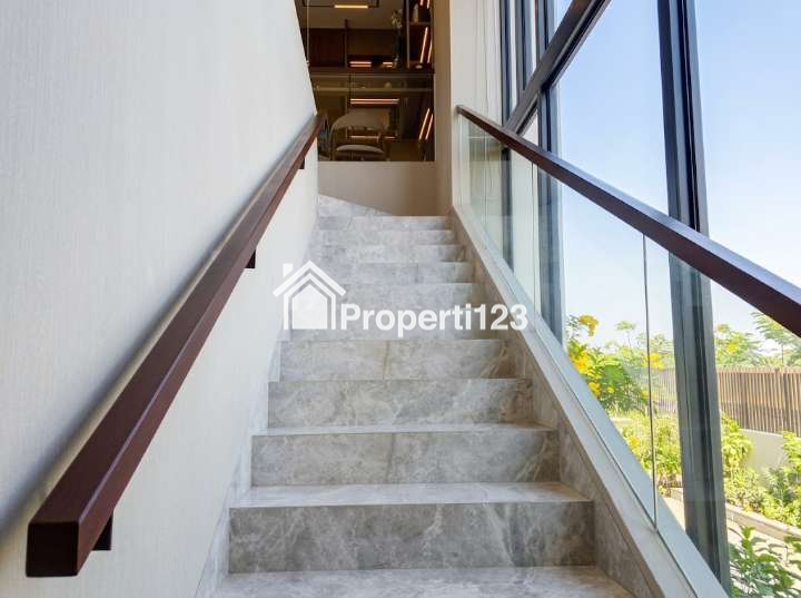 DILALUINYA UNIT HOOK MEWAH! RUMAH PRIMARY FULLY FURNISHED DENGAN PRIVATE POOL DI CLUSTER HILLARY SUMMARECON BANDUNG - 9