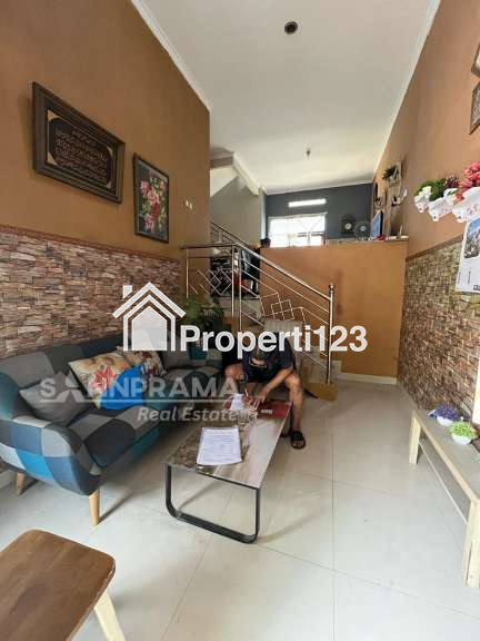 Rumah second murah 2,5lantai furnished siap huni dicipayung Depok - 2