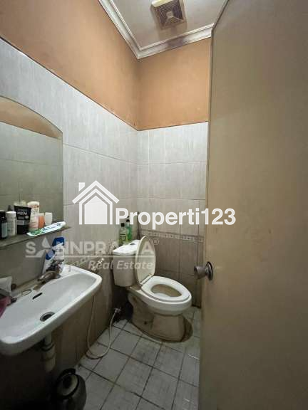 Rumah second murah 2,5lantai furnished siap huni dicipayung Depok - 4