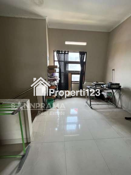 Rumah second murah 2,5lantai furnished siap huni dicipayung Depok - 7