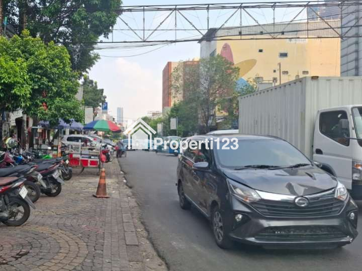Ruko Jalan H. Agus Salim Sabang Kebon Sirih Menteng Jakarta Pusat - 10