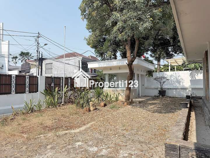 Dijual Rumah Rapi dan Siap Huni Menteng Jakarta Pusat - 12