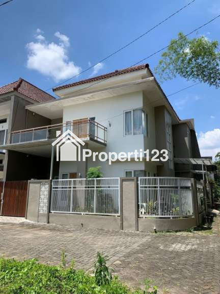 Rumah Cantik Full Furnished Siap Huni Lokasi Tlogomas Malang - 1