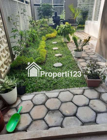 Rumah Cantik Full Furnished Siap Huni Lokasi Tlogomas Malang - 9