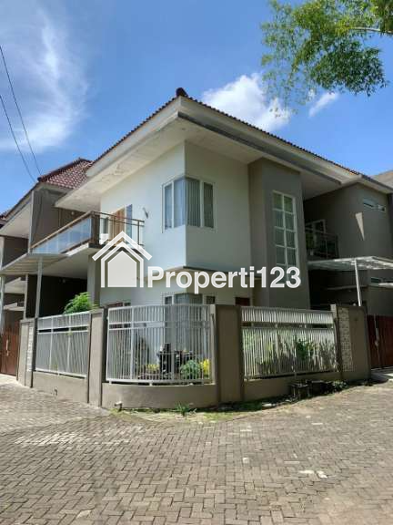 Rumah Cantik Full Furnished Siap Huni Lokasi Tlogomas Malang - 2