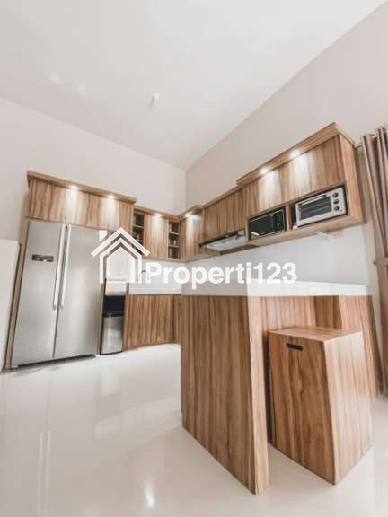 Rumah Cantik Full Furnished Siap Huni Lokasi Tlogomas Malang - 11