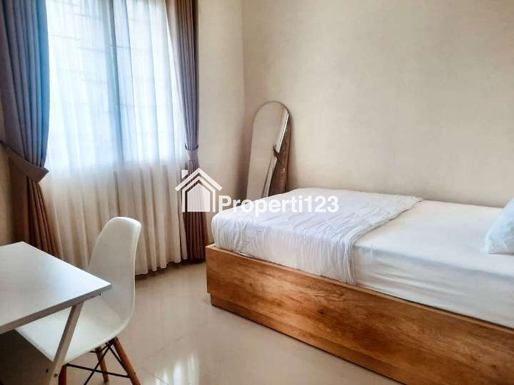 Rumah Cantik Full Furnished Siap Huni Lokasi Tlogomas Malang - 13