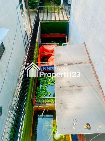 Rumah 2 lantai strategis di Grogol Depok - 9