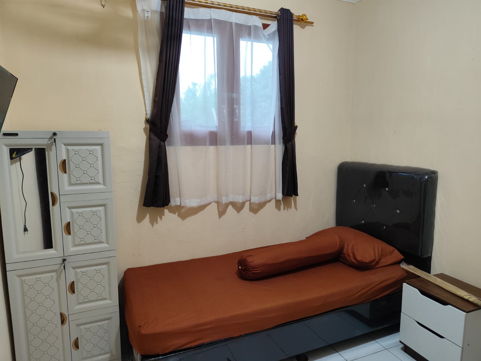 KOST WANITA NYAMAN, LENGKAP & SIAP HUNI DEKAT KAMPUS BINUS KEMANGGISAN - 1