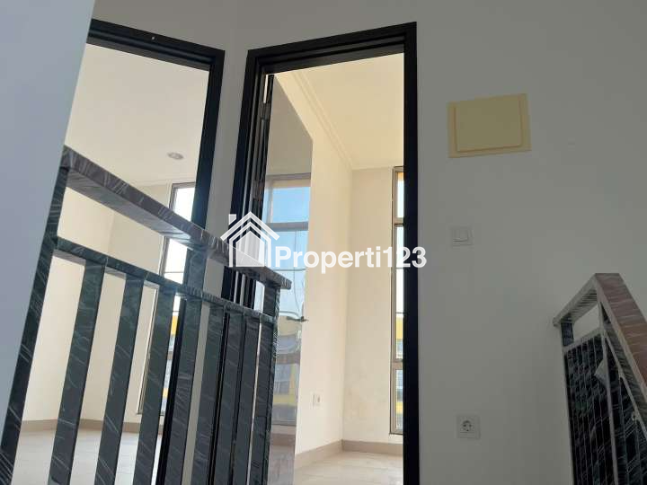 Rumah Hoek Cluster Miami Pantai Indah Kapuk 2 Kosambi Tangerang - 8