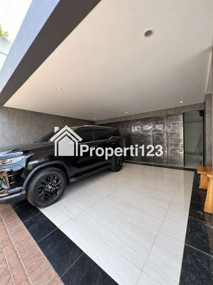 Dijual Rumah 3 Lantai Bonus Private Lift di Bambu Apus Cipayung Jakarta Timur - 3
