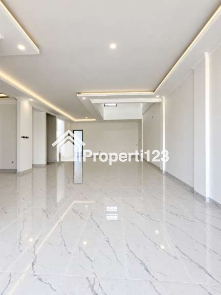 Dijual Rumah 3 Lantai Bonus Private Lift di Bambu Apus Cipayung Jakarta Timur - 6