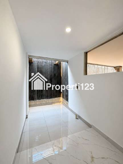 Dijual Rumah 3 Lantai Bonus Private Lift di Bambu Apus Cipayung Jakarta Timur - 5