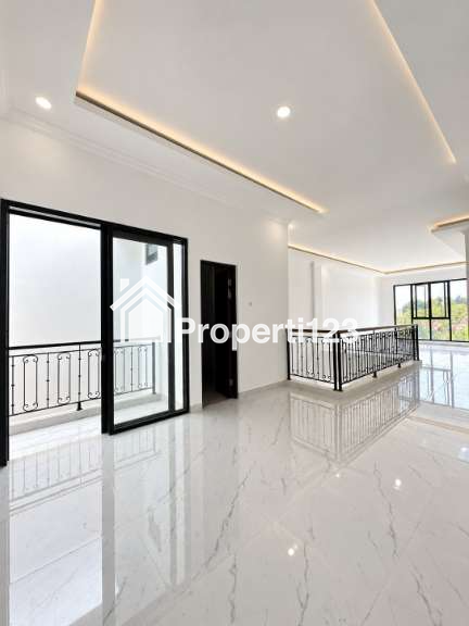 Dijual Rumah 3 Lantai Bonus Private Lift di Bambu Apus Cipayung Jakarta Timur - 7