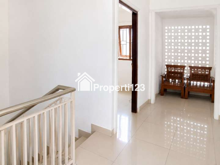 Rumah Mewah 2 Lt di Pondok Aren - Tangerang Selatan - 11