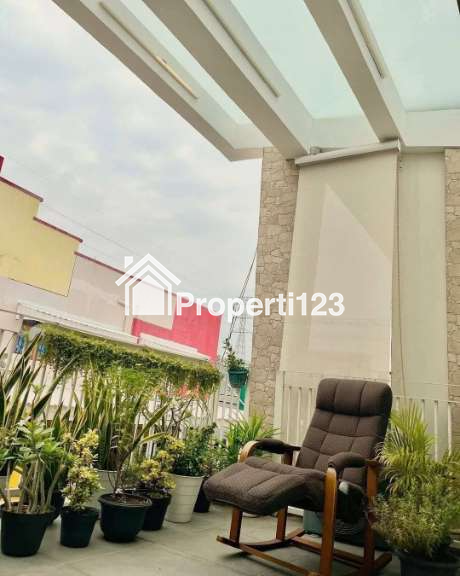 Rumah Cantik Furnished Siap Huni Di Ploso Timur Surabaya - 4