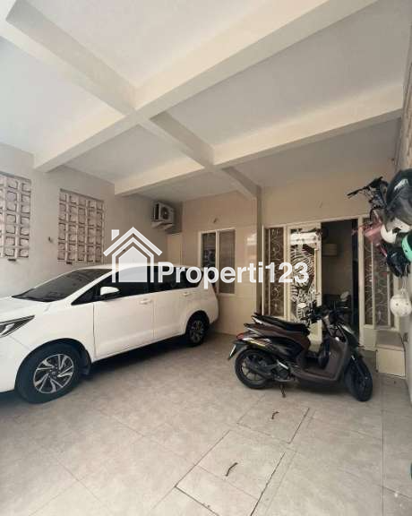 Rumah Cantik Furnished Siap Huni Di Ploso Timur Surabaya - 3