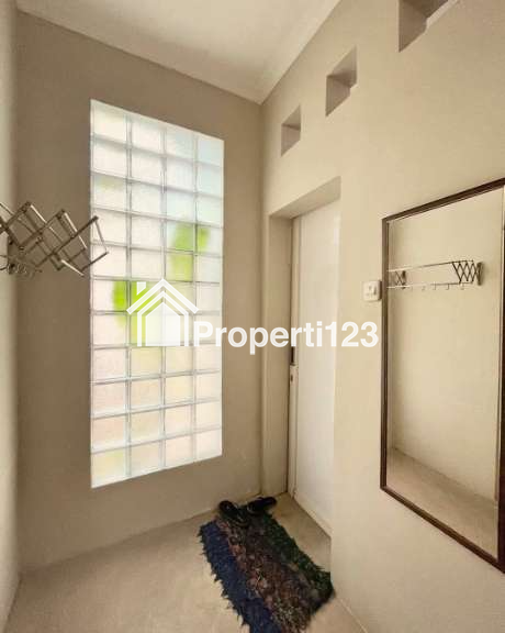 Rumah Cantik Furnished Siap Huni Di Ploso Timur Surabaya - 12