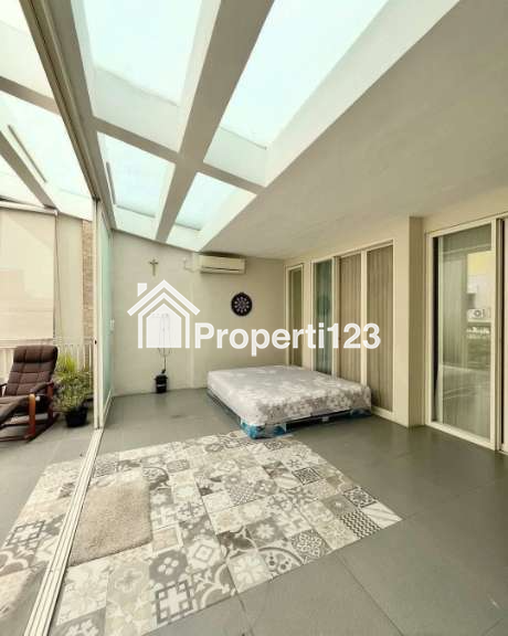 Rumah Cantik Furnished Siap Huni Di Ploso Timur Surabaya - 9