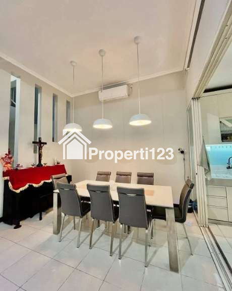 Rumah Cantik Furnished Siap Huni Di Ploso Timur Surabaya - 13
