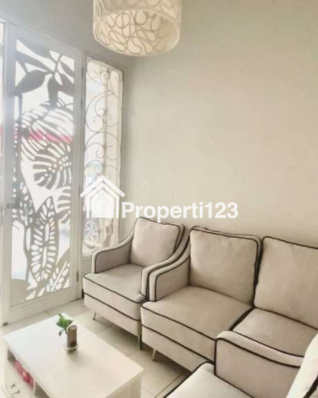 Rumah Cantik Furnished Siap Huni Di Ploso Timur Surabaya - 7