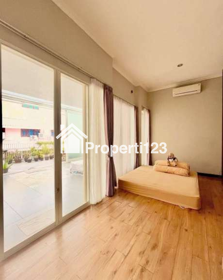Rumah Cantik Furnished Siap Huni Di Ploso Timur Surabaya - 5