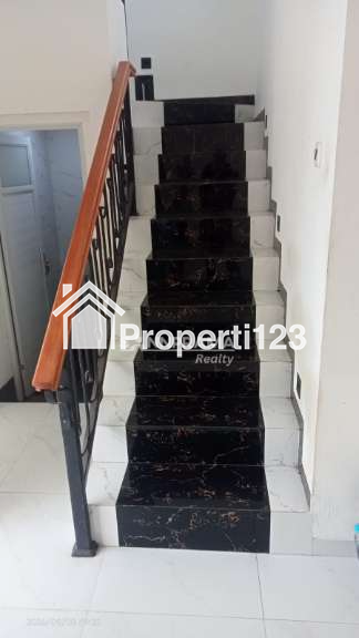 Rumah Baru 2 lantai siap huni di Tanah Baru Depok - 8